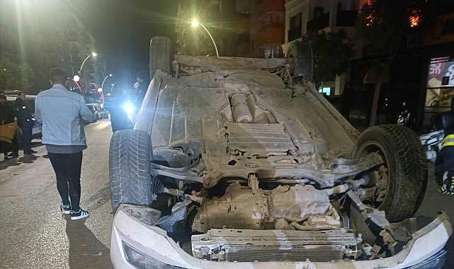 Van&#039;da iki otomobil çarpıştı 2 kişi yaralandı