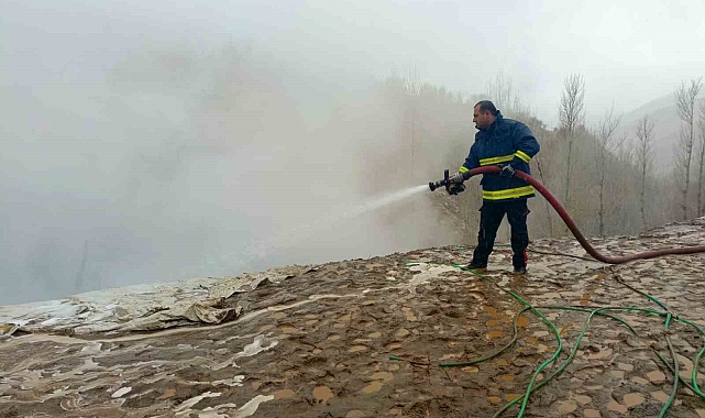 Van&#039;ın Gevaş ilçesinde bir ve ahırında yangın çıktı