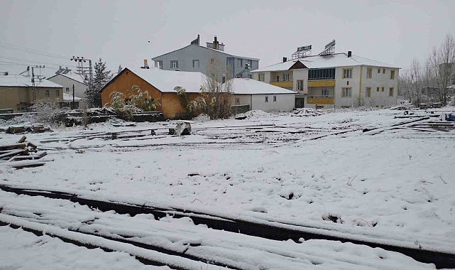 Varto&#039;da kar yağışı etkili oldu