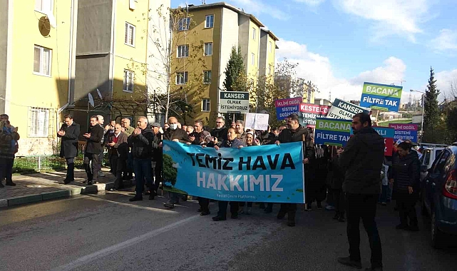 Vatandaşlar ilçede yürüyüş yaparak kirli havayı protesto etti