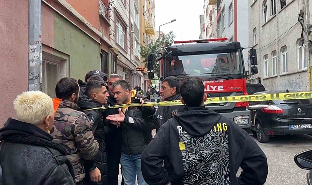 Yanıcı madde ile oynayan çocuklar evi yaktı