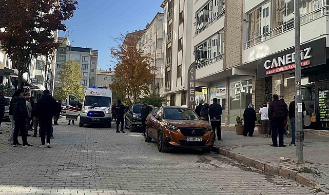 Yaşlı adam 4&#039;üncü kattan düşerek öldü