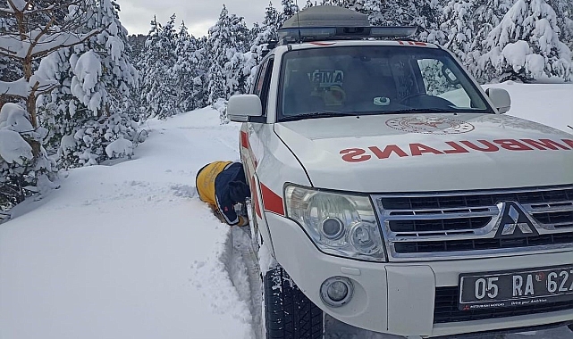 Yaylada mahsur kalan vatandaşı acil sağlık ekibi kurtardı