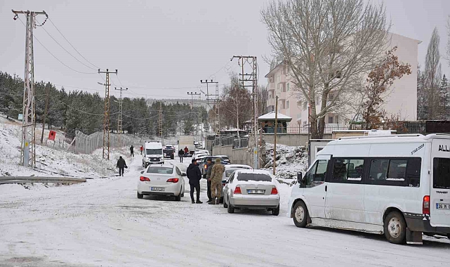 Yollar buz pistine döndü