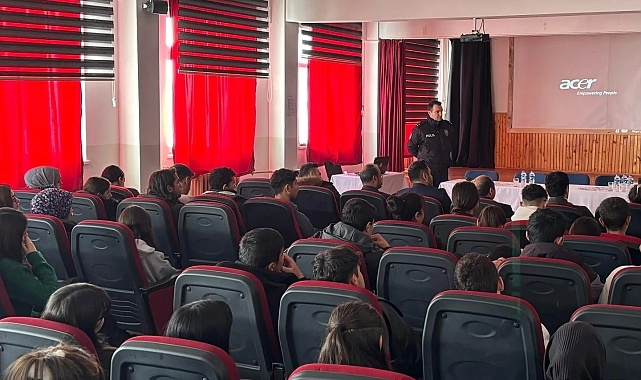 12. sınıf öğrencilerinin konukları İlçe Emniyet Mensupları oldu