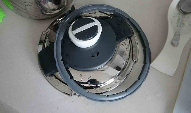 Adıyaman&#039;da, Düdüklü tencere bomba gibi patladı