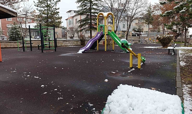 Afyonkarahisar&#039;da kar yağışı etkili oldu