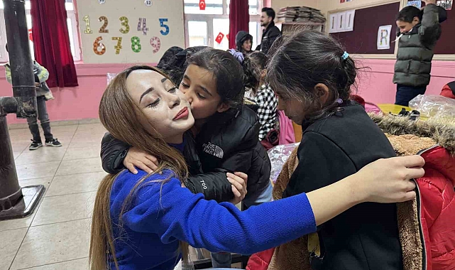 Ağrı&#039;da Köy Çocuklarının Yüzünü Güldüren Bir İyilik Hikayesi