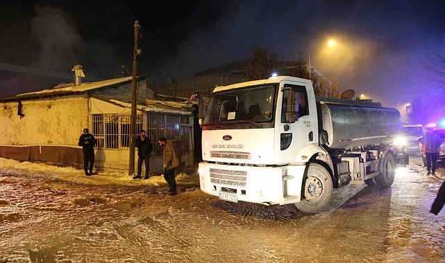 Alevli geceye, 13 itfaiye aracı, 75 personel ve 8 sulama aracı ile müdahale etti