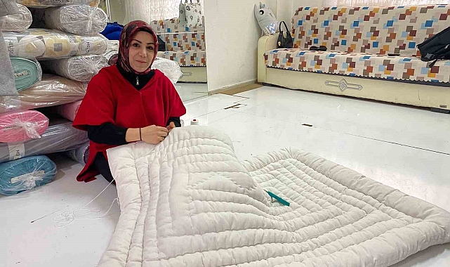 Annesinden öğrendiği yorgancılığı, kendi iş yerini kurarak devam ettiriyor