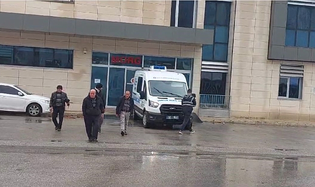 Antalya&#039;da Aşk Acısı Cinayet: Genç Adam, Eski Kız Arkadaşının Babası Tarafından Bıçaklanarak Hayatını Kaybetti