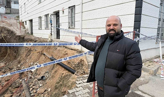 Apartmanın giriş kapısı çöktü