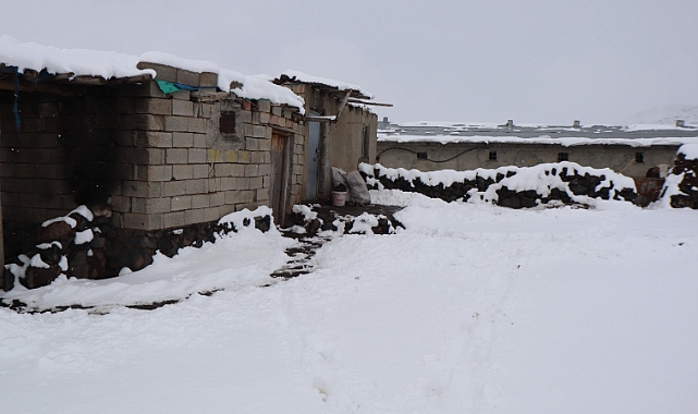 Aras&#039;ın karlı yamaçları dağ köylerine bereket taşıyacak