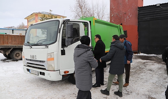 Ardahan&#039;a Hayırsever İş İnsanından Büyük Destek: Yeni Çöp Kamyonu Hizmete Girdi