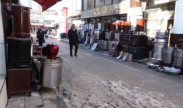 Asırlık Sobacılar Çarşısı&#039;nda kış yoğunluğu