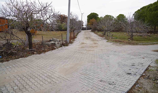 Ayvalık&#039;ta, 4 bin metrekare kilit parke taşı döşendi