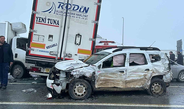 Bitlis&#039;te 25 araç birbirine girdi: 31 yaralı!