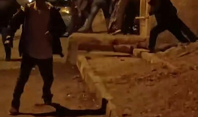 Çocukların top kavgasına büyükler de dahil olunca, mahalle savaş alanına döndü