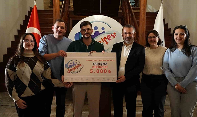 Dereceye giren projeler ödüllerini aldı