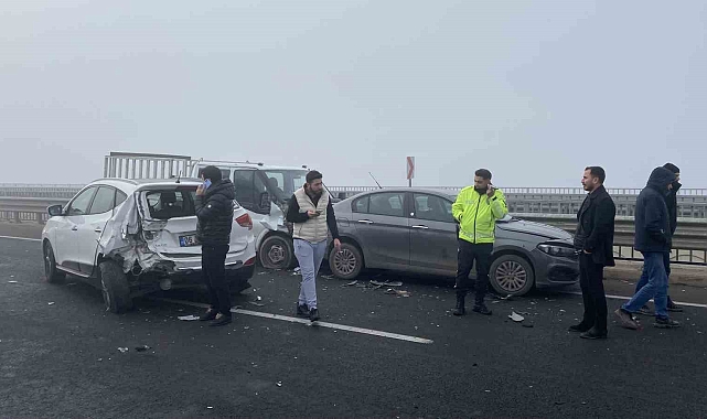 Diyarbakır-Elazığ Yolu&#039;nda Sis Belası: 13 Araç Birbirine Girdi, 9 Yaralı