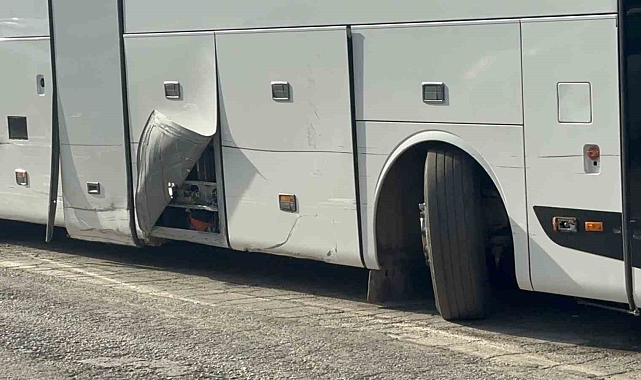 Elazığ&#039;da Dehşet Veren Olay: Alkollü Şahıs Otobüs Kaçırarak 30 Araca Zarar Verdi