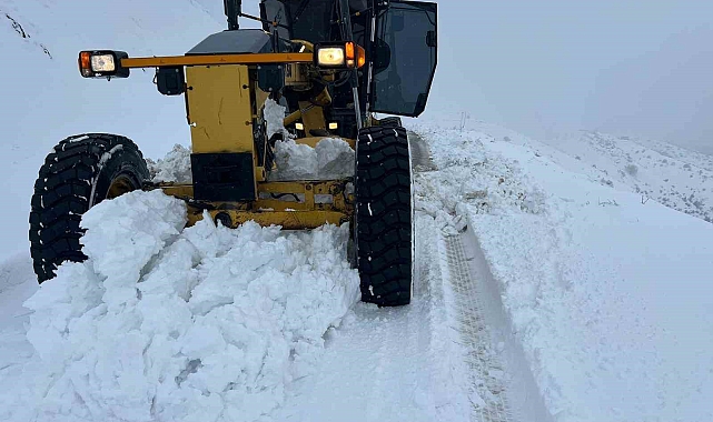 Elazığ&#039;da Kar Yağışı Sonrası Ulaşım Sorunu Yaşandı: 103 Köy Yolu Açıldı, Çalışmalar Devam Ediyor