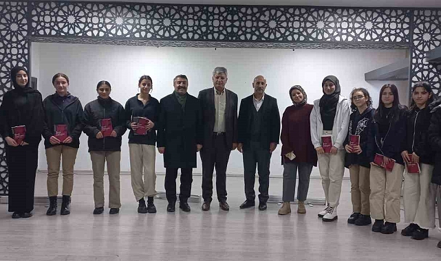 Eleşkirt&#039;te Kitap Okumak Bir Tutku Haline Geliyor: &quot;Bir Bilenle Bilge Nesil&quot; Projesi Büyük Başarı