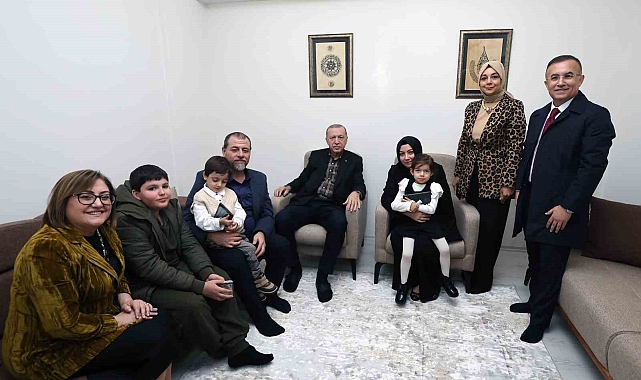 Erdoğan, depremzede aileye misafir oldu