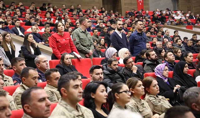 Erzincan&#039;da &quot;En İyi Narkotik Polisi Anne&quot; Programı Büyük Katılımla Gerçekleştirildi