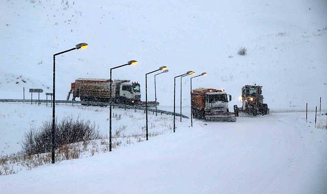 Erzincan'da Yaşam Beyaz Örtüyle Başladı: Yoğun Kar Yağışı