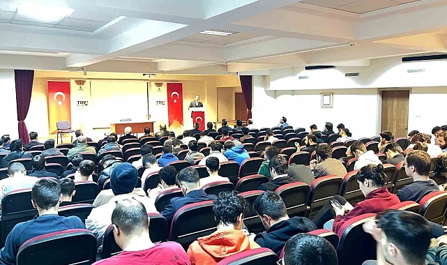 Erzurum&#039;da Gençler En Uzun Geceden Faydalandı: Tefekkür ve Muhasebe Zamanı