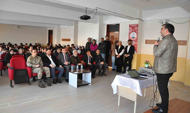 Erzurum&#039;un Kültürel Zengini Tekmanda Paylaşıldı: TDED Başkanı Murat Ertaş Öğrencilerle Buluştu