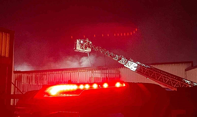 Esenyurt&#039;ta Fabrika Alev Alev Yandı: Çatal Kaşık Üretimi Durma Noktasına Geldi