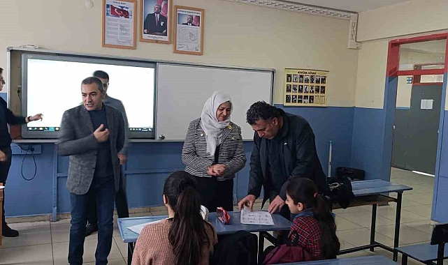 Etüt Van Projesi&#039;nde Başarı Hikayesi: Mehmetçik Selen Ortaokulu Ziyaret Edildi