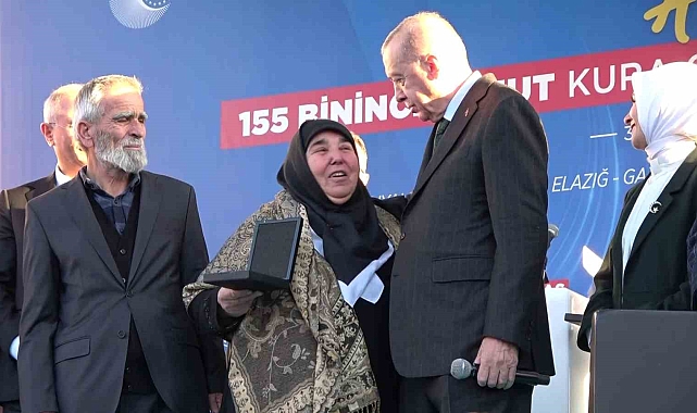 Evine kavuşan depremzedeler devlete dua etti