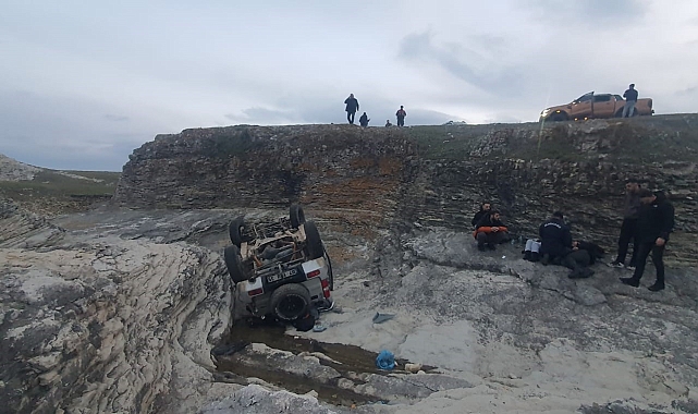 Fren yerine gaza basan sürücü kayalıklardan uçtu