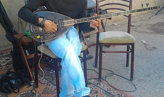 Haber alınamayan davulcu evinde ölü bulundu