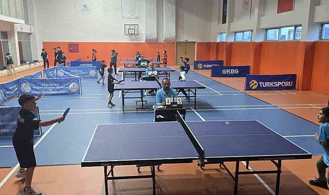 Hakkari&#039;de masa tenisi turnuvası sona erdi