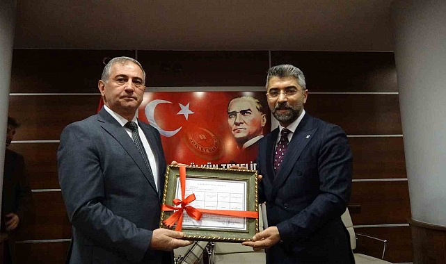 İbrahim Küçükoğlu, mazbatasını alarak ikinci dönemine başladı