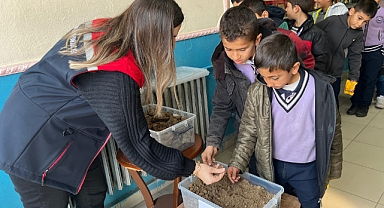 Iğdır’da ilkokul öğrencilerine toprağın önemi anlatıldı