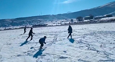 Iğdır’da kar yağışı sonrası çocuklar doyasıya eğlendi