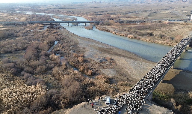 Iğdır ile Kars&#039;ı Bağlayan Eski ve Yeni Köprülerin aynı açıdan güzel görüntüsü