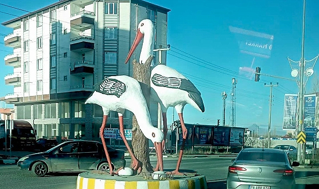 Iğdır&#039;ın Simgesi Leylekler Heykeli: Şehire Kimlik Veren Bir Eser