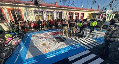 Iğdır Jandarma Komutanlığı, İlkokul Öğrencilerine Trafik Eğitimi Verdi