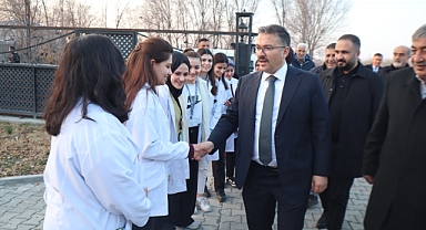 Iğdır Valisi Ercan Turan, Akasya Bakım Merkezi'ni Ziyaret Etti