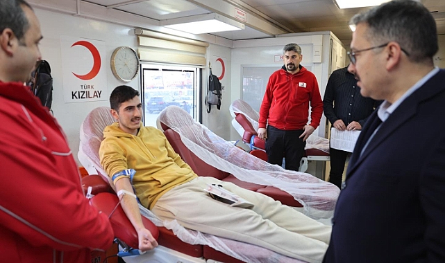 Iğdır Valisi Turan, Kan Bağışı Aracını Ziyaret Ederek Vatandaşları Desteğe Çağırdı