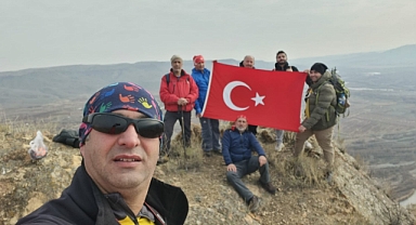 Iğdırlı dağcılar "11 Aralık Uluslararası Dünya Dağlar Günü´nü zirvede kutladı