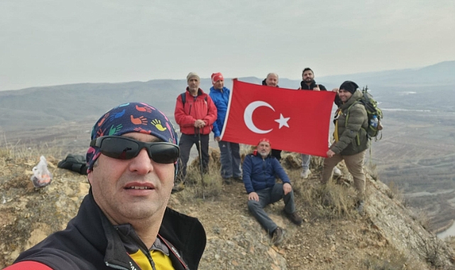 Iğdırlı dağcılar &quot;11 Aralık Uluslararası Dünya Dağlar Günü´nü zirvede kutladı