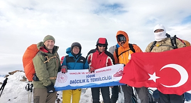 Iğdırlı Dağcılar, Sarıkamış Şehitlerini Allahuekber Dağı'nda Andı