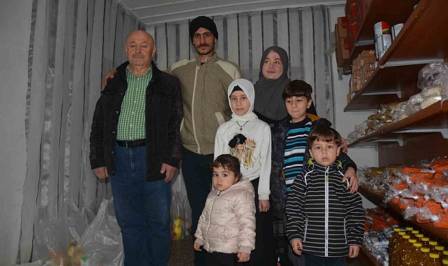 İhtiyaç sahibi 7 binden fazla aileye bakan &quot;Ensar Ağabey&quot;in hikayesi